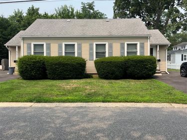 15 Cedar Street , Amityville, NY 11701