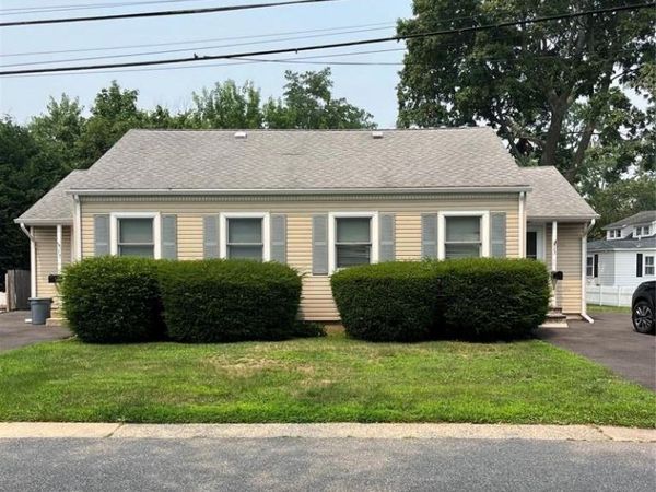 15 Cedar Street , Amityville, NY 11701