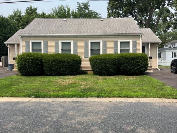 15 Cedar Street , Amityville, NY 11701
