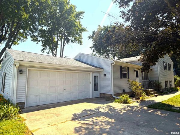 1521 N Mt Zion Road, Jacksonville, IL 62650