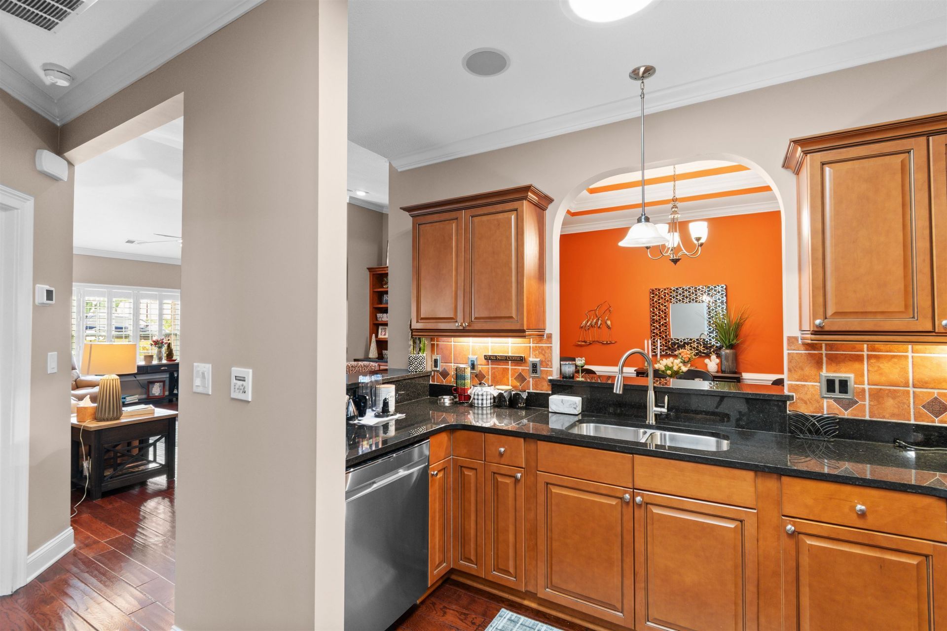 505 Norwich Ln. Photo 7
