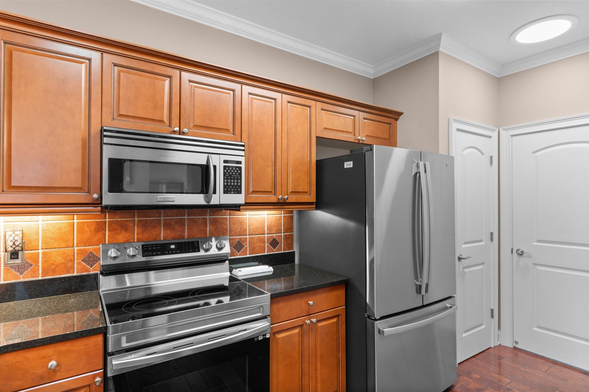 505 Norwich Ln. Photo 8