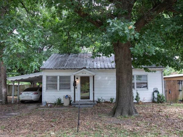 304 Roberts Avenue , Terrell, TX 75160