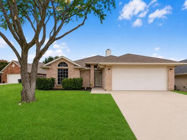 4857 Eagle Trace Drive, Fort Worth, TX 76244