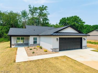 1925 Candell Avenue SW, Massillon, OH 44646