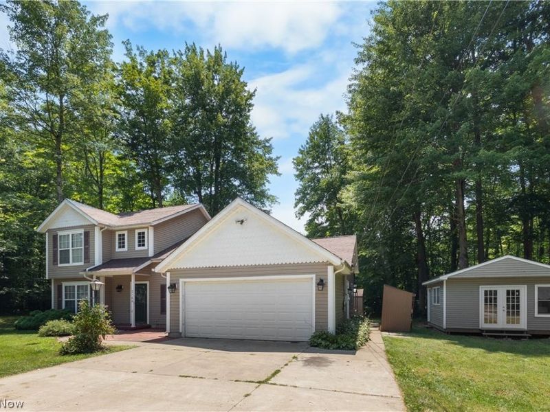 2166 Morning Star Drive, Roaming Shores, OH 44084 Photo 3