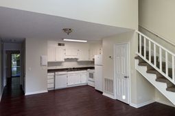 411 Cambridge Circle photo 4