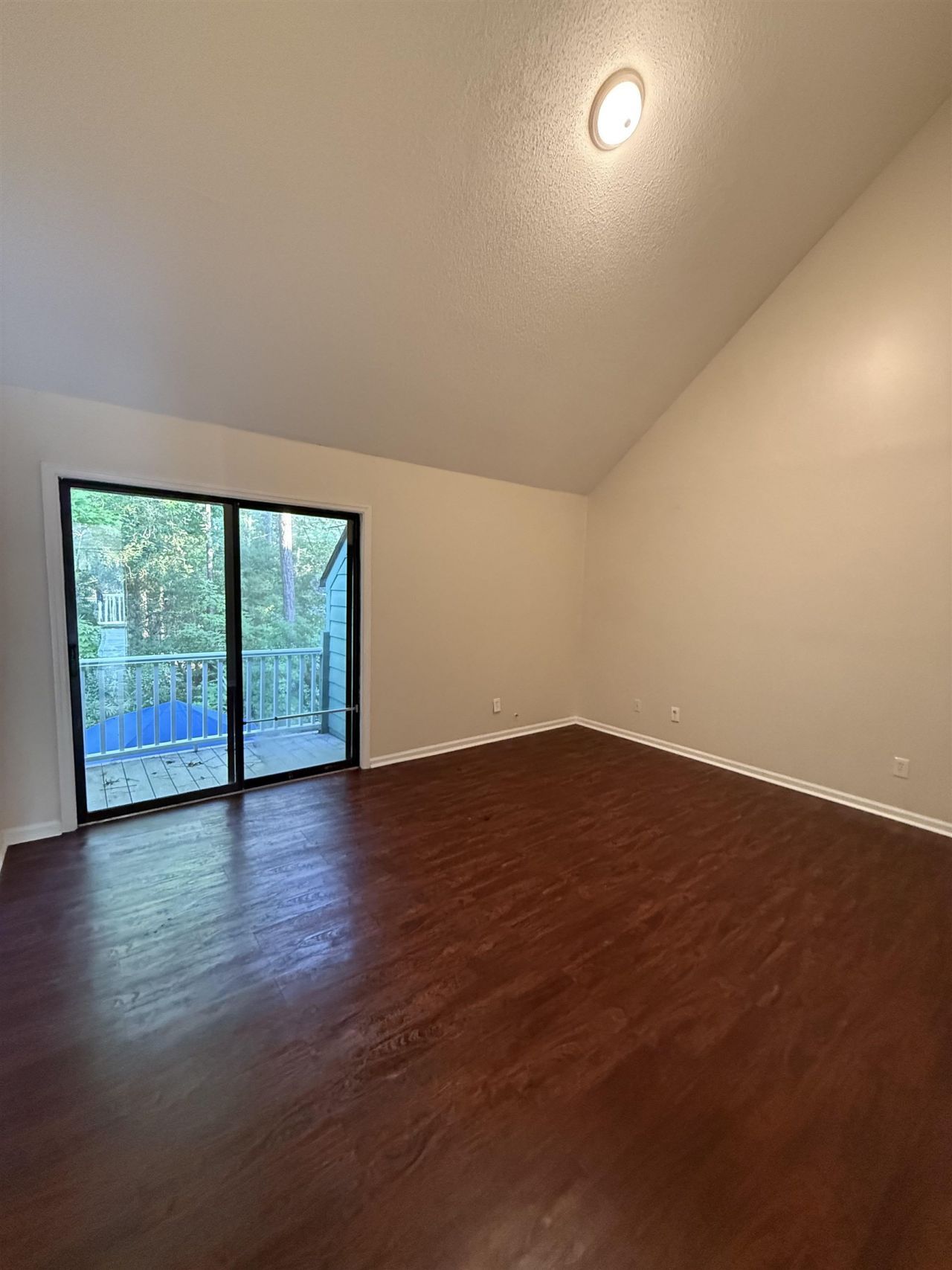 411 Cambridge Circle Photo 6