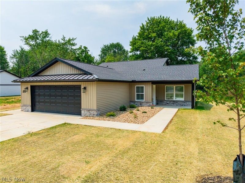 1895 Candell Avenue SW, Massillon, OH 44646 Photo 1