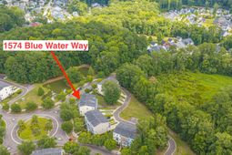 1574 Bluewater Way photo 4