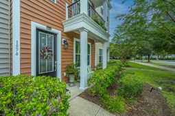 1574 Bluewater Way photo 4