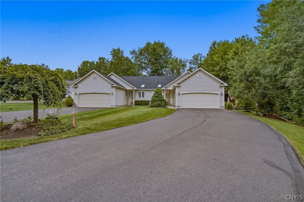 8424 Marco Lane , Baldwinsville, NY 13027 Main Photo