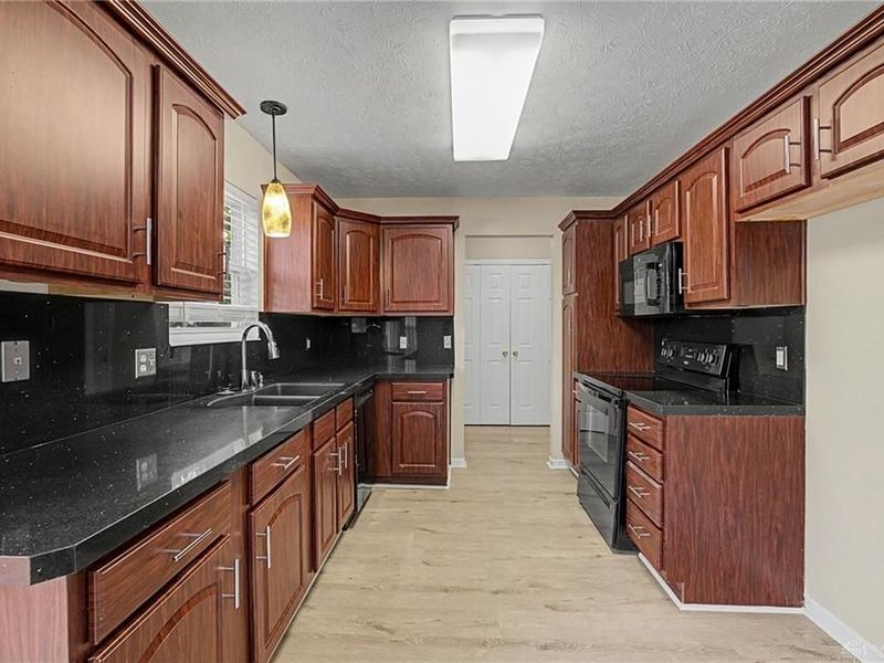 4047 Loyala Chase Lane, Dayton, OH 45424 Photo 16