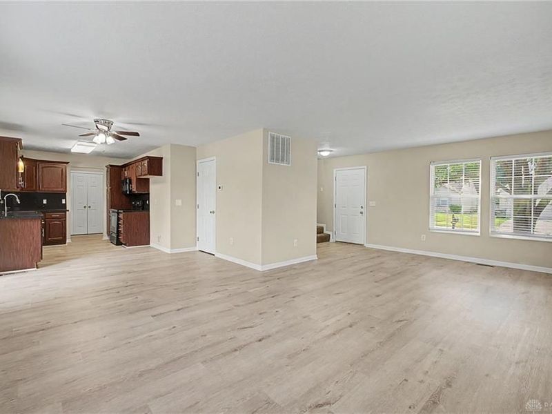 4047 Loyala Chase Lane, Dayton, OH 45424 Photo 9