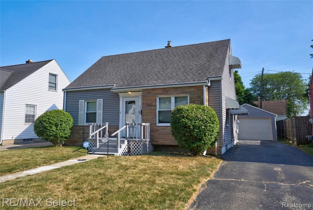 631 Alvord Avenue, Flint, MI 48507 Main Photo