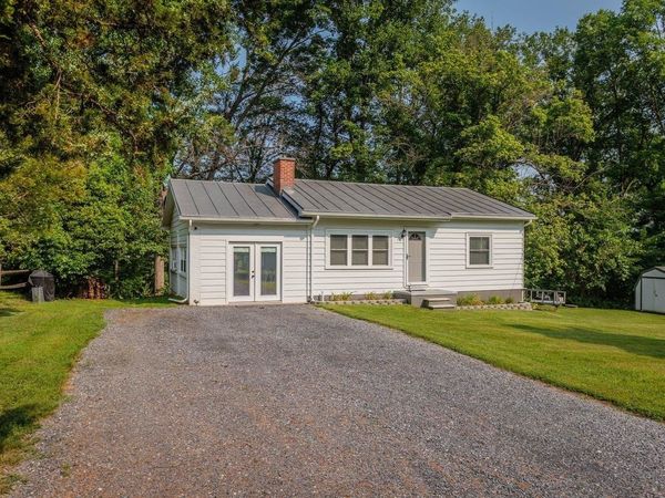 55 LAKE DR, EDINBURG, VA 22824