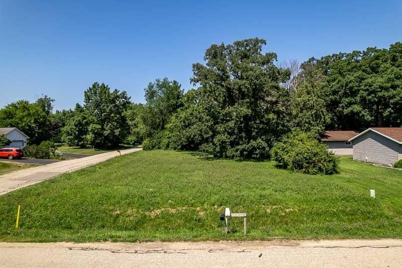 102 SE Bradford Place Poplar Grove, IL 61065