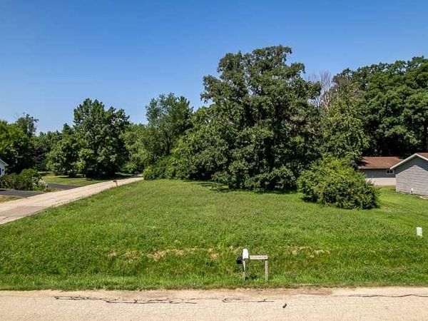 102 SE Bradford Place, POPLAR GROVE, IL 61065