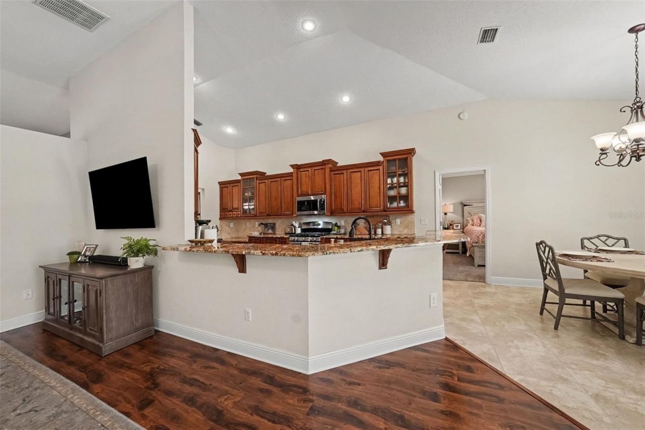 10617 Weybridge Drive, Tampa, FL 33626 Photo