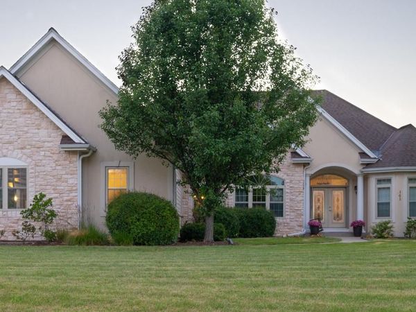 363 Sunshine DRIVE, Hartland, WI 53029