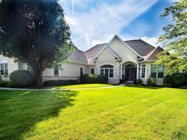 363 Sunshine DRIVE, Hartland, WI 53029