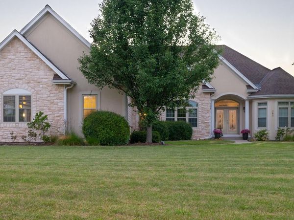 363 Sunshine DRIVE, Hartland, WI 53029