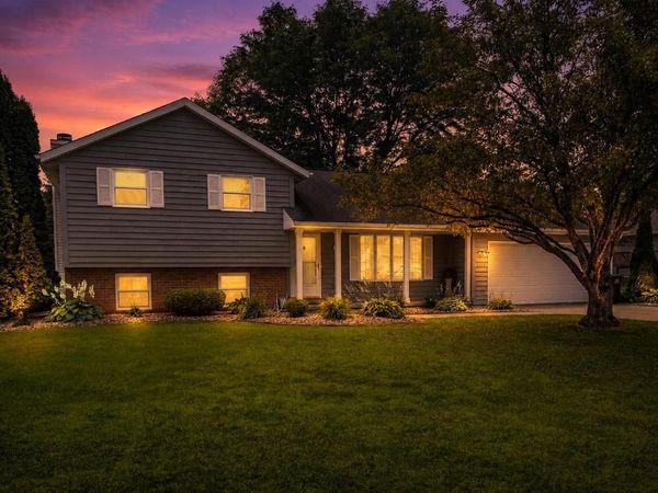 3123 W HIAWATHA DRIVE, Appleton, WI 54914