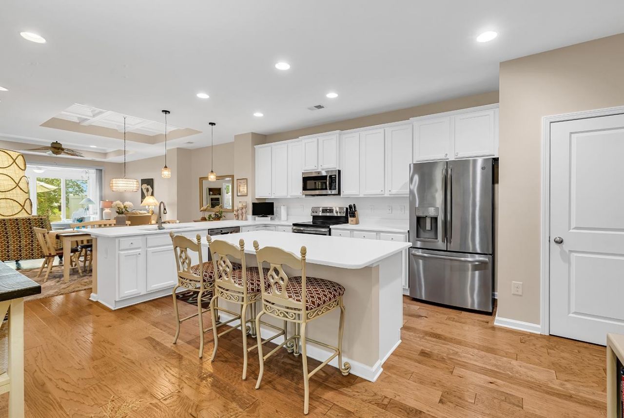 120 Queens Cove Place  Photo 11