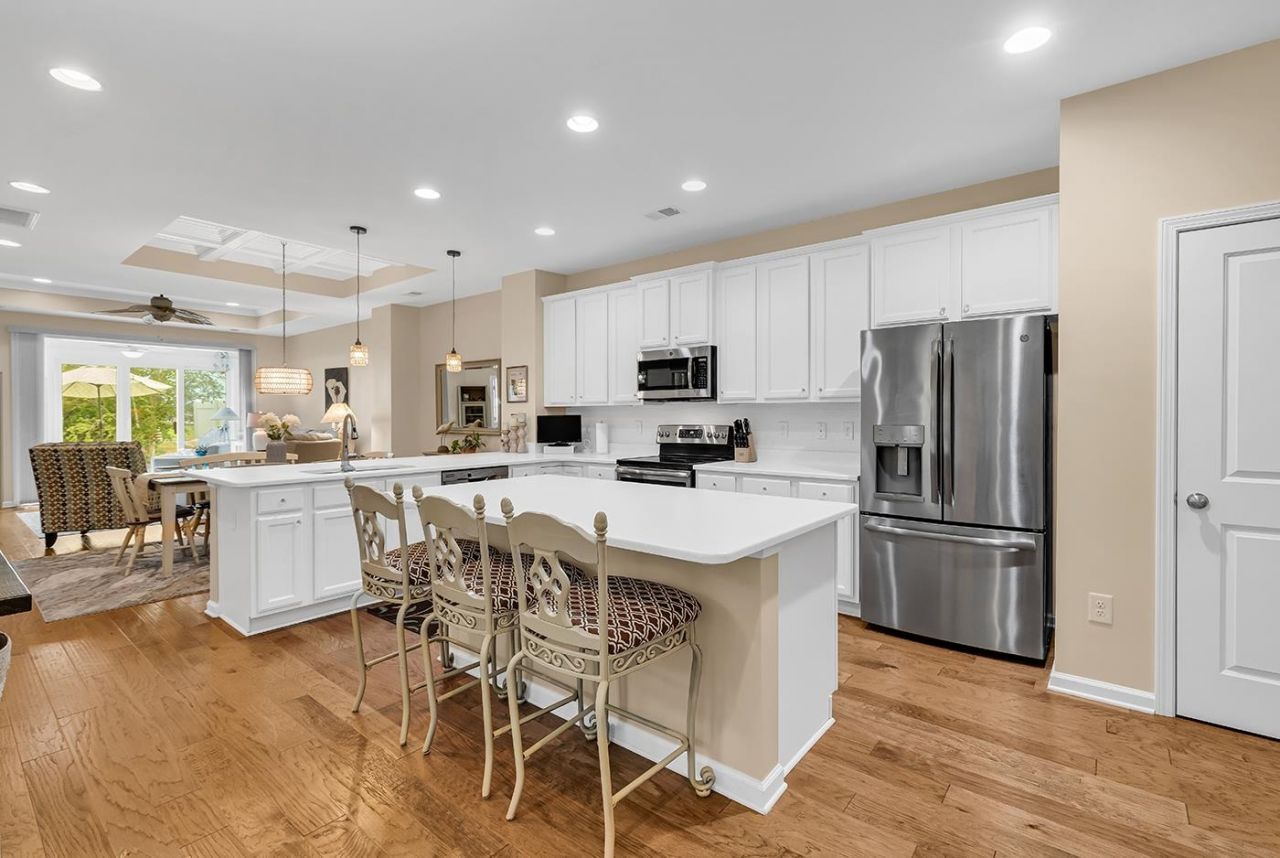 120 Queens Cove Place  Photo 12