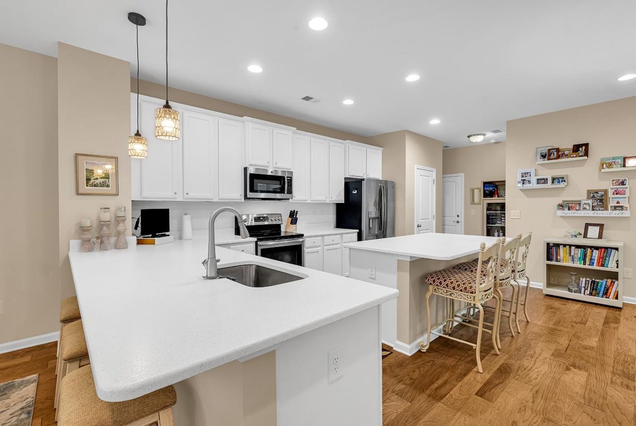 120 Queens Cove Place  Photo 14