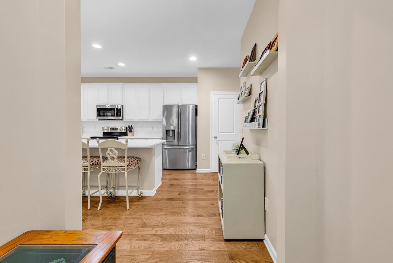 120 Queens Cove Place  Photo 16