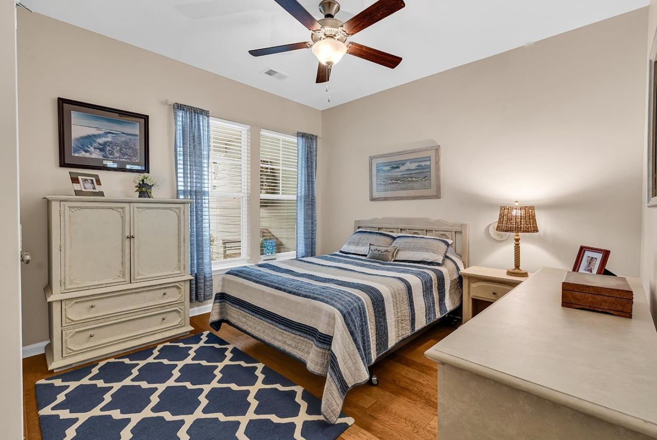 120 Queens Cove Place  Photo 32