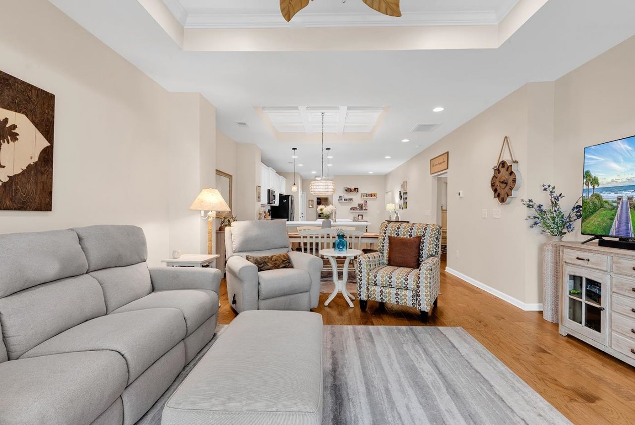 120 Queens Cove Place  Photo 6