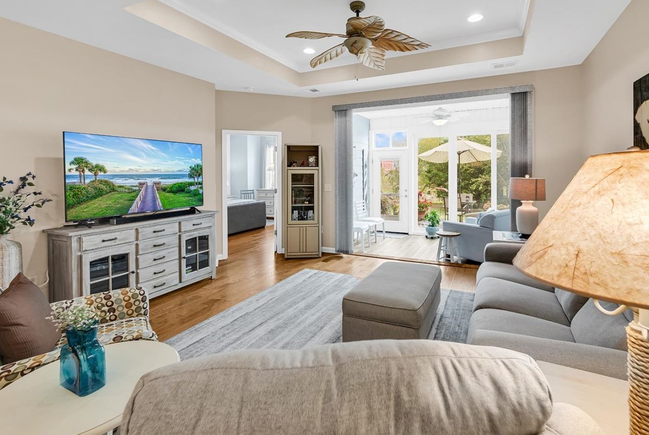 120 Queens Cove Place  Photo 8