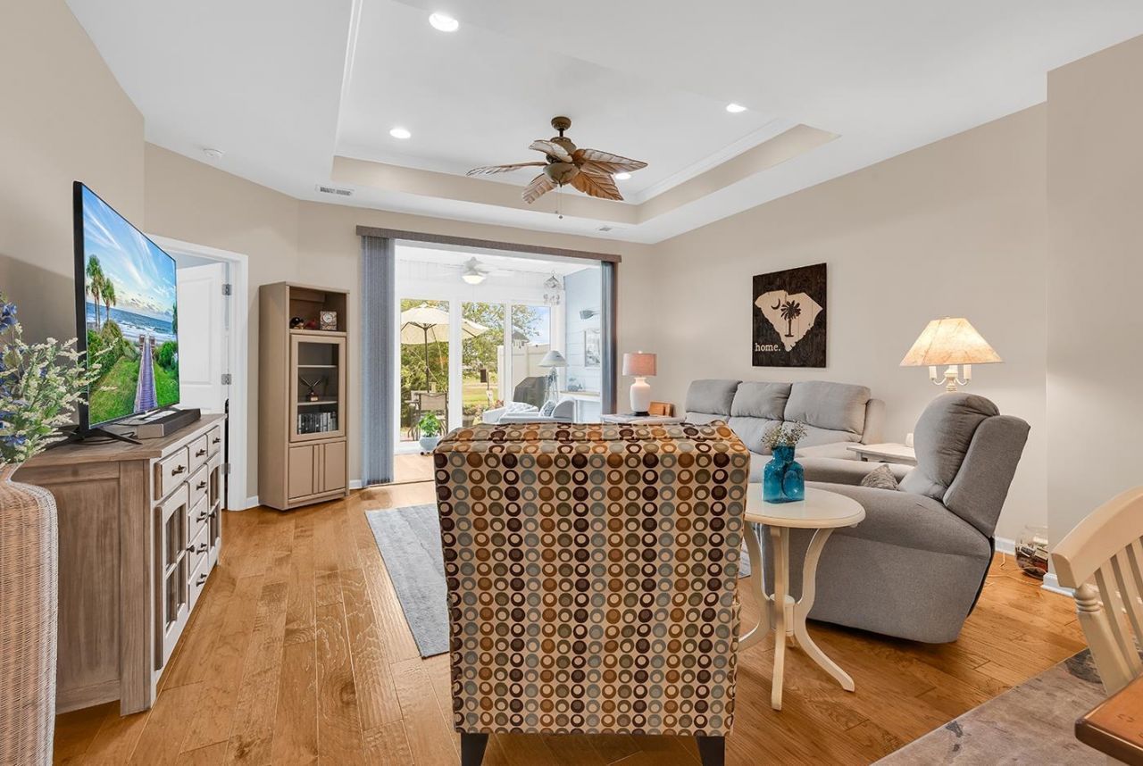 120 Queens Cove Place  Photo 9