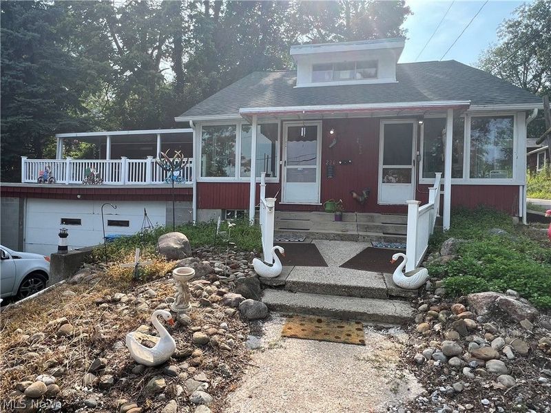 226 E Pace Avenue , Akron, OH 44319 Photo 1