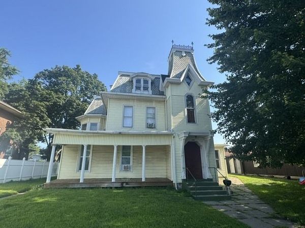 538 10th Avenue , Clinton, IA 52732