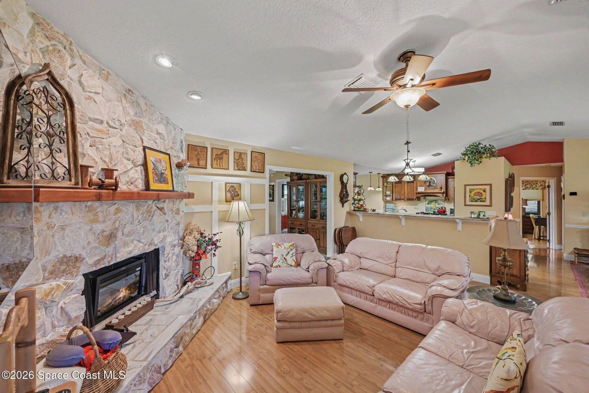 1810 Whispering Oaks Circle , Melbourne, FL 32934 Photo