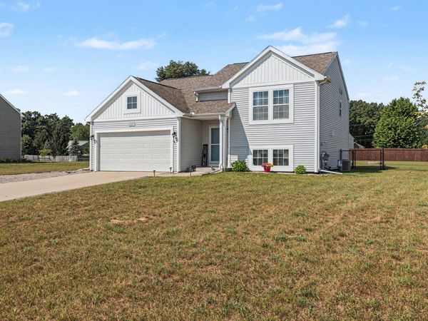 11157 Meadow Wood Circle, Greenville, MI 48838
