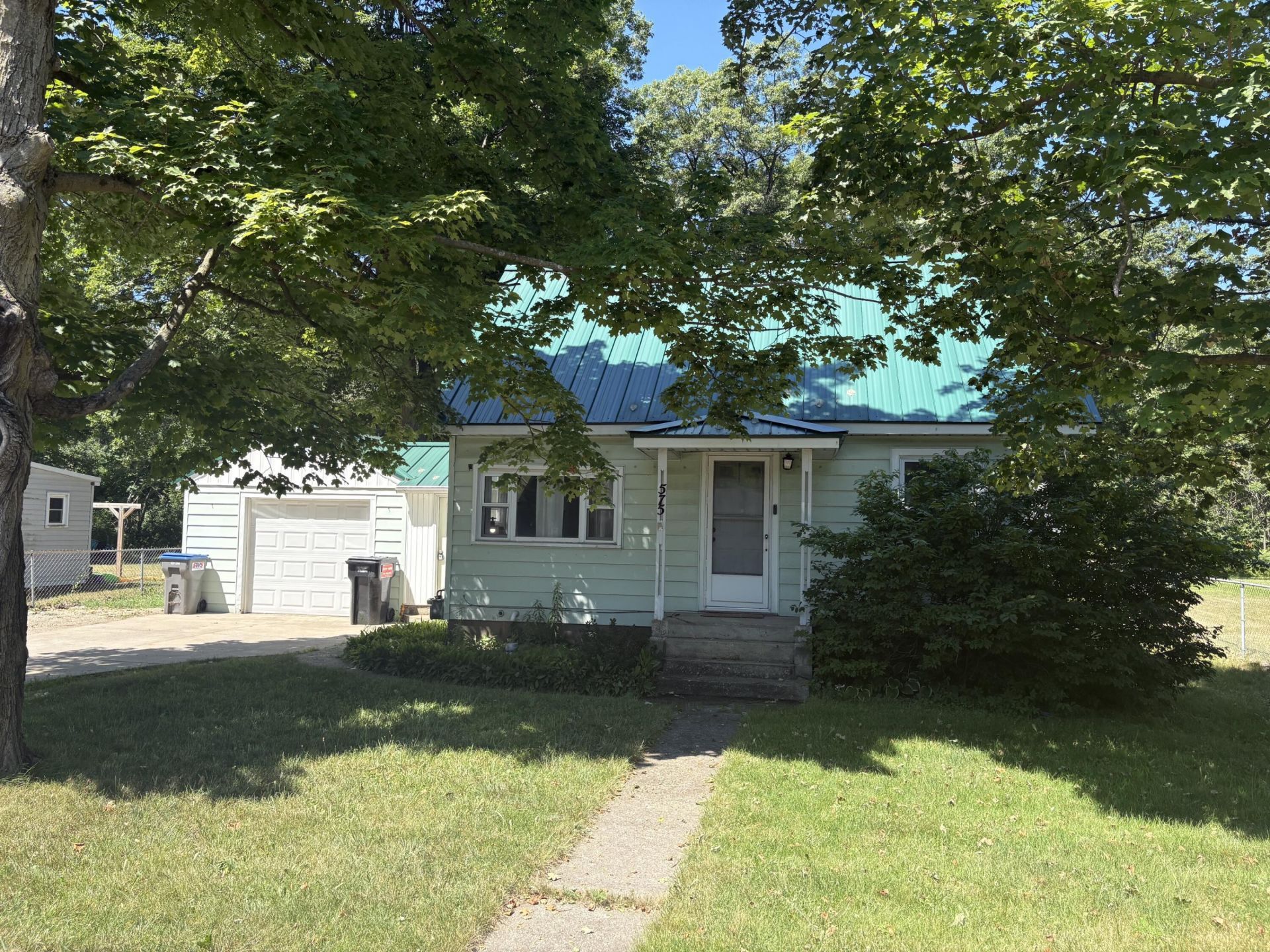 575 S Wolf Lake Road, Muskegon, MI 49442 Main Photo