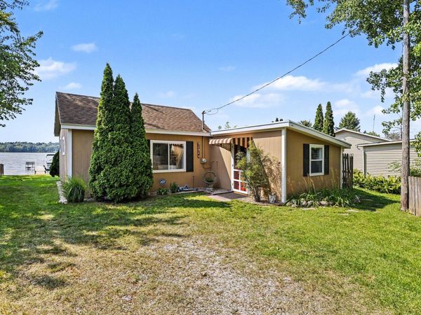 68695 Lake Court, Edwardsburg, MI 49112