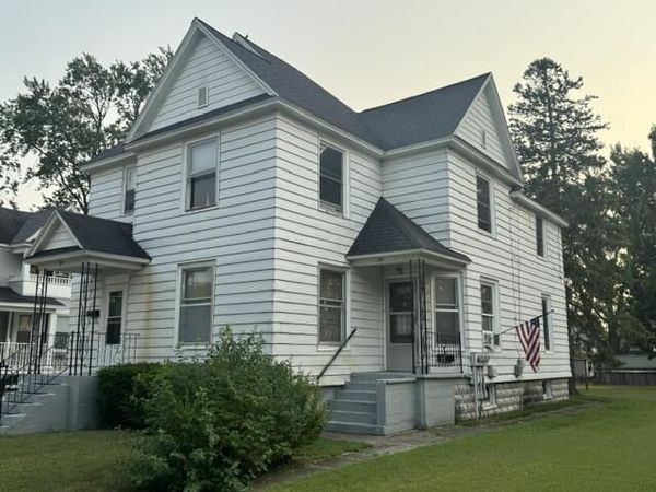 38 Pine Street, Zeeland, MI 49464