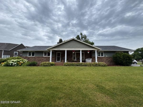 1726 S 35TH Street , Grand Forks, ND 58201