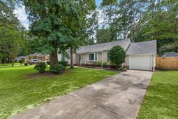 104 Runnymede Lane photo 4