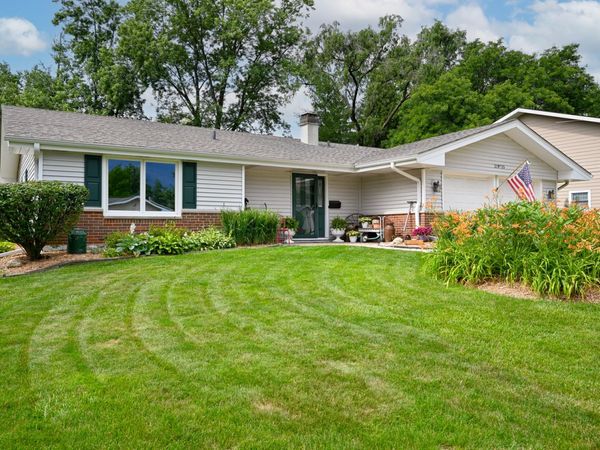 21W715 Glen Valley Drive , Glen Ellyn, IL 60137