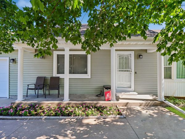 1405 W Grandview Drive, Knoxville, IA 50138