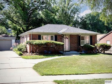 4721 Valley Road, Lincoln, NE 68510