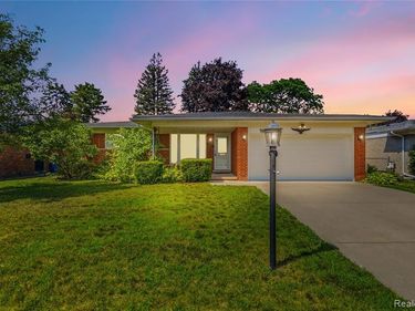 3827 Pall Drive, Warren, MI 48092