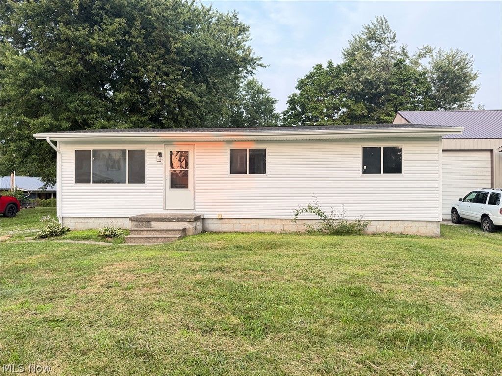 573 Chestnut Street, Newcomerstown, OH 43832 Main Photo
