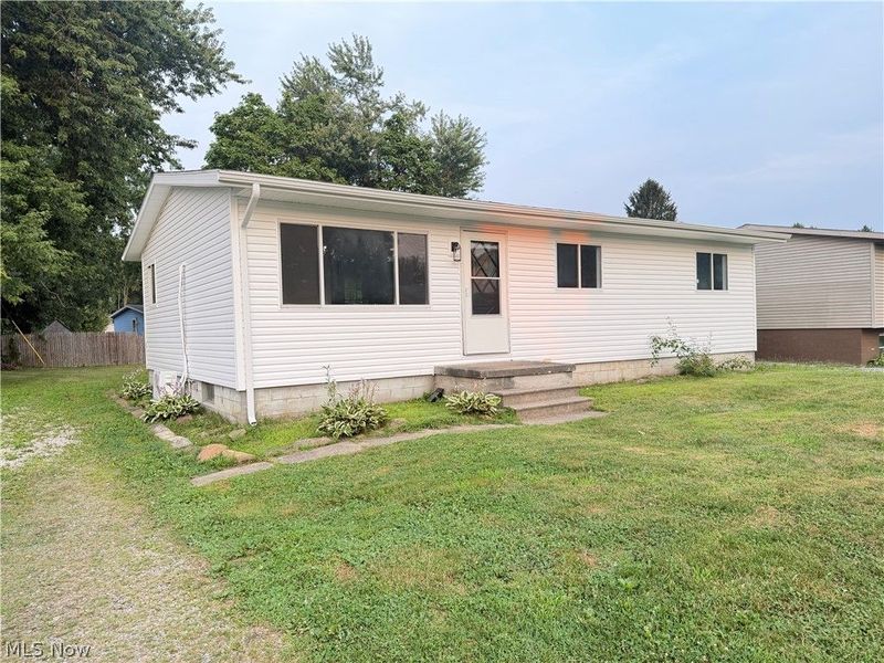 573 Chestnut Street, Newcomerstown, OH 43832 Photo 2